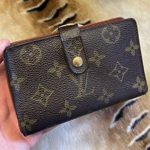 Authentic Louis Vuitton KissLock Bifold Monogram Wallet - EUC